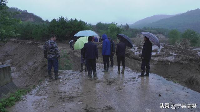 心應(yīng)為你像死一樣沉寂 第3頁